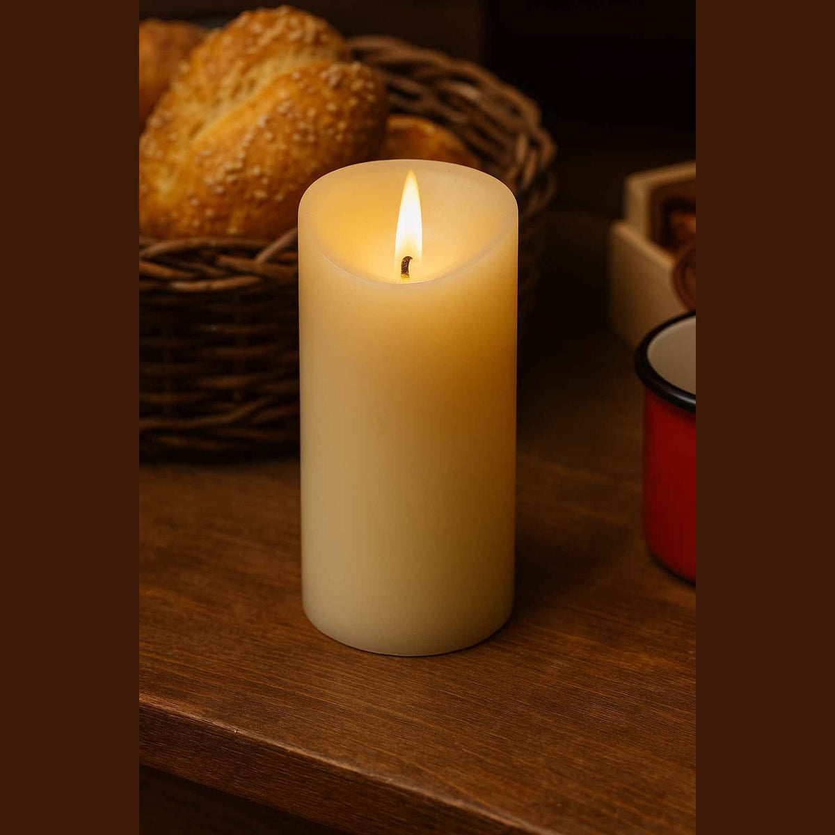 Candela led effetto fiamma da 15 cm a batteria per decorare la casa con una luce calda e realistica.
