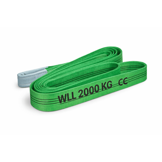 Una fascia di sollevamento 2t verde con asole rinforzate e portata da 2000 kg certificata CE per il sollevamento sicuro di carichi.