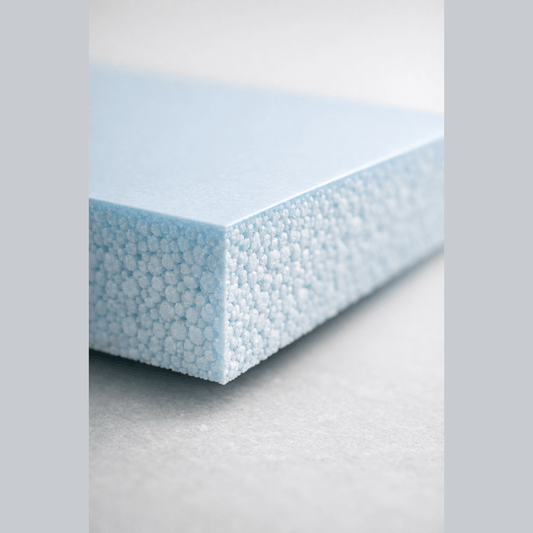 Dettaglio di un pannello polistirene estruso 20mm azzurro con bordo liscio per isolamento termico.