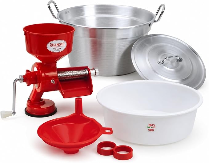 Kit Passata di Pomodoro 5 Pezzi — Passapomodoro Manuale Rigamonti con Ventosa, Caldaia in Alluminio Ø30 con Coperchio Made in Italy, Imbuto per Bottiglie con Riduttori e Bacinella 15 L