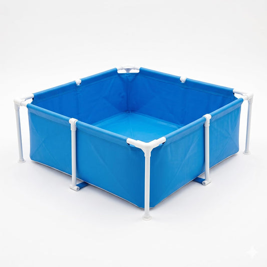 Una piscina fuori terra per bambini quadrata di colore blu con struttura portante bianca.