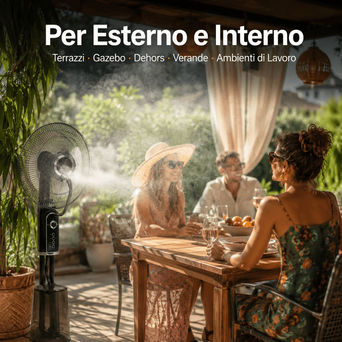 Un ventilatore nebulizzatore ad acqua in funzione su un terrazzo esterno per rinfrescare le persone a tavola sotto un gazebo.