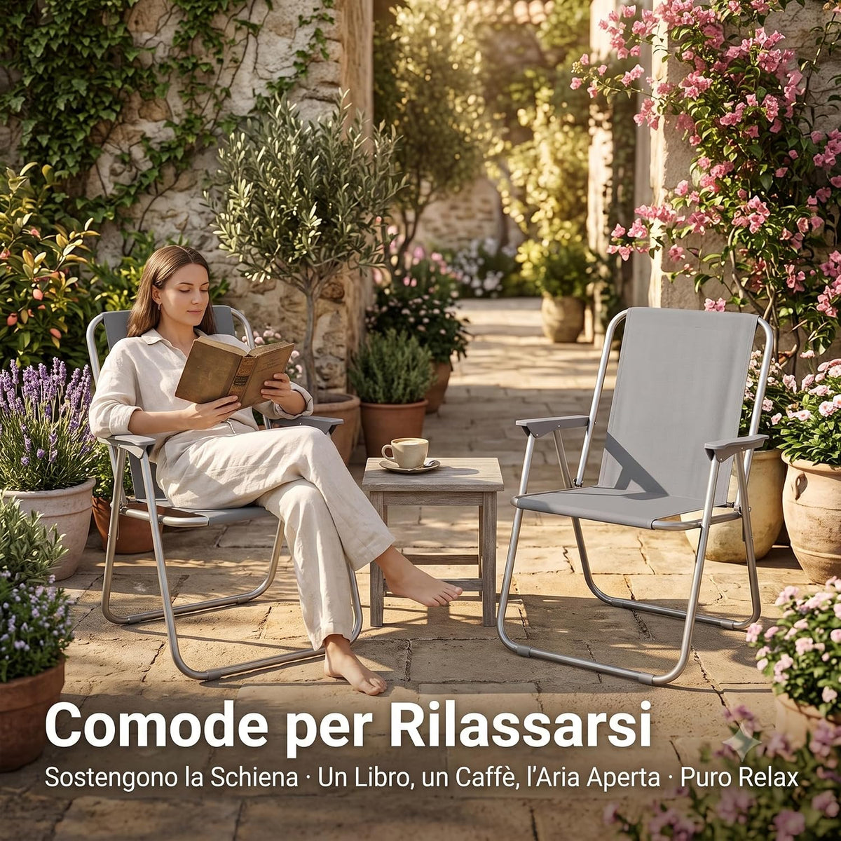 Donna che legge un libro seduta su sedie relax da giardino grigie in metallo in un giardino fiorito e accogliente.