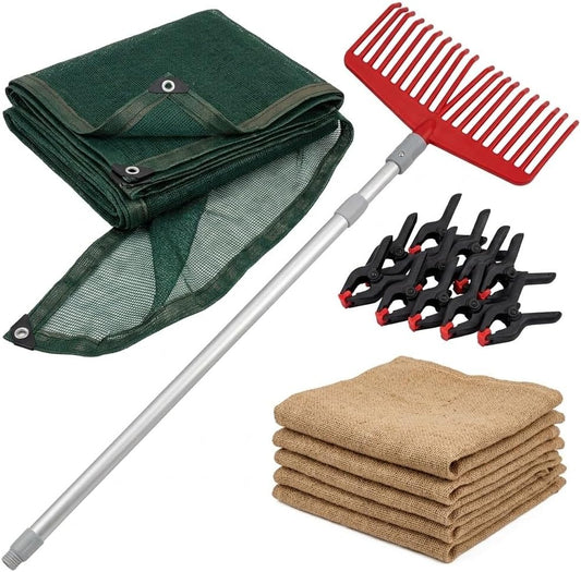 Un kit completo raccolta olive con rete antispina verde, scopa con manico telescopico, morsetti e sacchi in juta.
