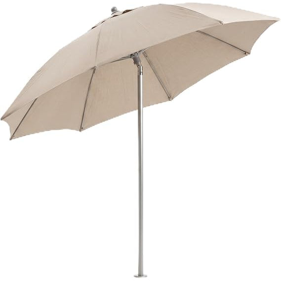 Un ombrellone da spiaggia 240 cm inclinabile di colore beige con 16 stecche e palo in alluminio.
