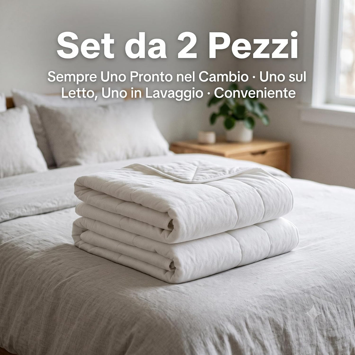 Set di 2 pezzi di coprimaterasso matrimoniale 180x200 in spugna jacquard piegati sul letto.