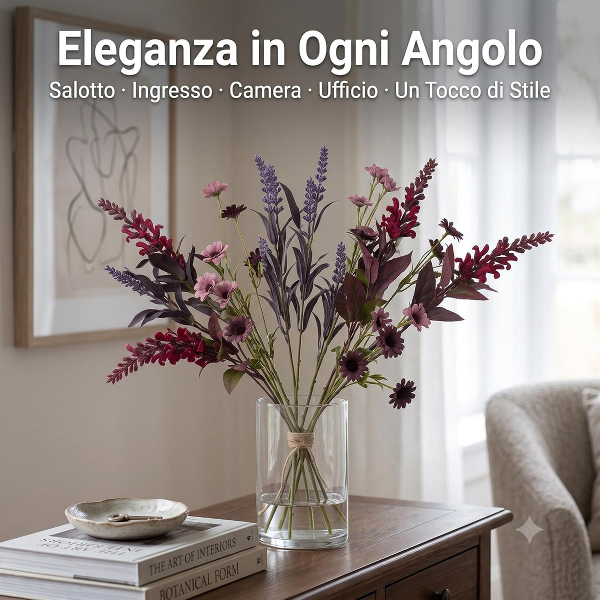 Un mazzo di fiori artificiali decorativo in vaso di vetro per arredare salotto o ingresso con stile ed eleganza.