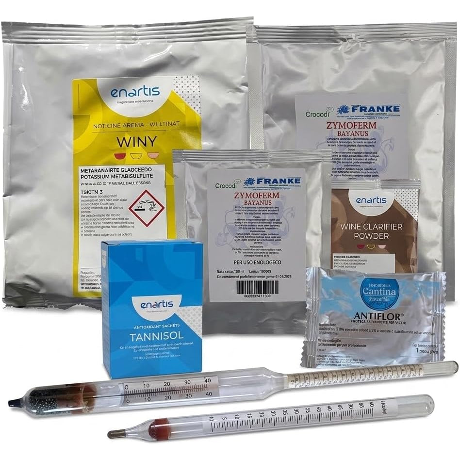 Il kit vinificazione completo Lemag per cantina con lievito, metabisolfito, Tannisol, mostimetro e vinometro.