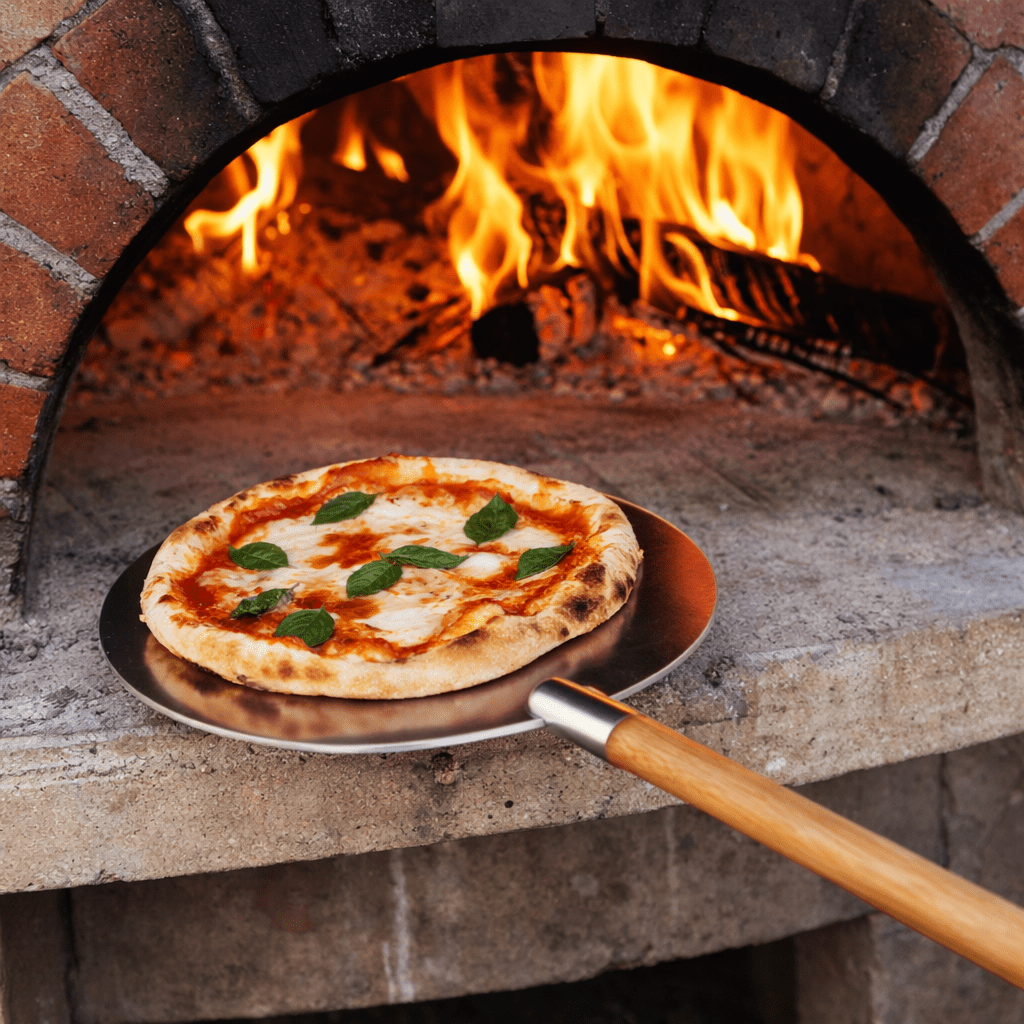 Lemag srl Pala per Pizza Acciaio Inox Liscia Ø 250 mm con Manico in Legno 130 cm – Paletta per Forno a Legna, Gas e Pane – Resistente e Igienica - Lemag srl